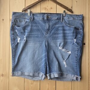 Torrid Boyfriend Bermuda Vintage Stretch Denim Short Distressed Womens Size 26